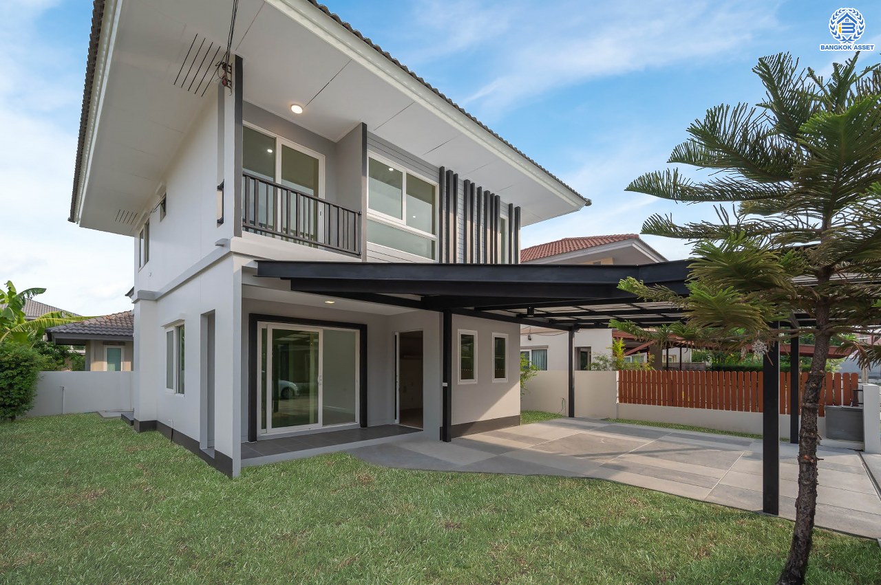 บ้านมือสองตกแต่งใหม่ จากแบรนด์Sansiri โครงการ คณาสิริ วัดพระเงิน หลังมุม ตกแต่งสไตล์โมเดิร์น เนื้อที่ 55.7 ตร.ว. ฟังก์ชัน 3 ห้องนอน 2 ห้องน้ำ 1 ห้องอเนกประสงค์ จอดรถได้ 2 คัน บนทำเลเดินทางสะดวก ใกล้รถไฟฟ้าสายสีม่วง "สถานีตลาดบางใหญ่" จุดขึ้นทางด่วน "ศรีรัช" และเซ็นทรัลเวสต์เกต